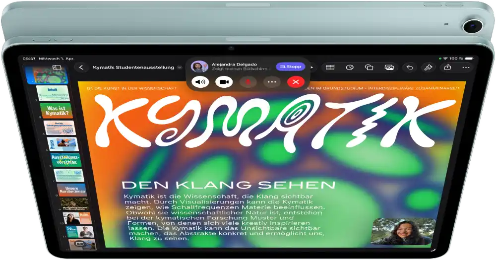 iPad Air, Farbe Blau, von oben, das Display zeigt die Keynote App während der Bildschirmfreigabe in einem FaceTime Videoanruf, Rückseite mit 12 MP Weitwinkel-Rückkamera, Lautstärketasten