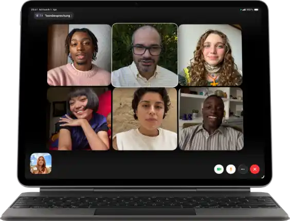 iPad Air, befestigt am Magic Keyboard, Schwarz, Gruppen FaceTime Anruf auf dem Display