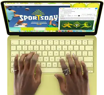 MacBook Neo, Farbe Zitrus, eine Person tippt auf der Tastatur und verfasst eine E-Mail Einladung zur Eröffnung eines Sportevents, die Website für das Event wird daneben angezeigt